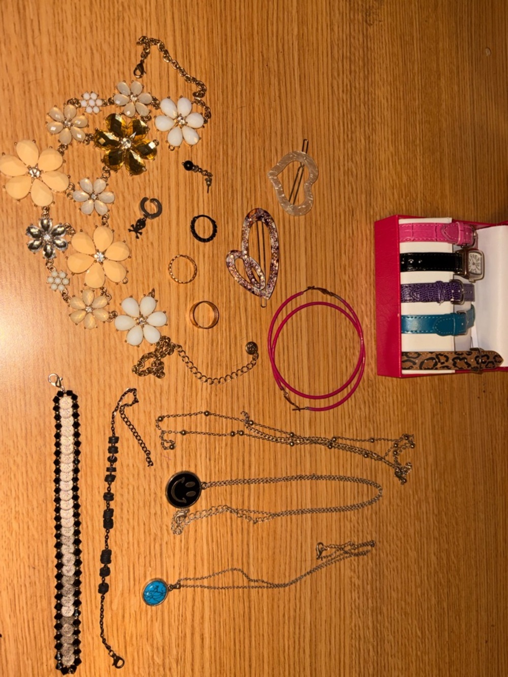 Women's Accessories lot: bracelet, rings, earings, necklaces, hair clips